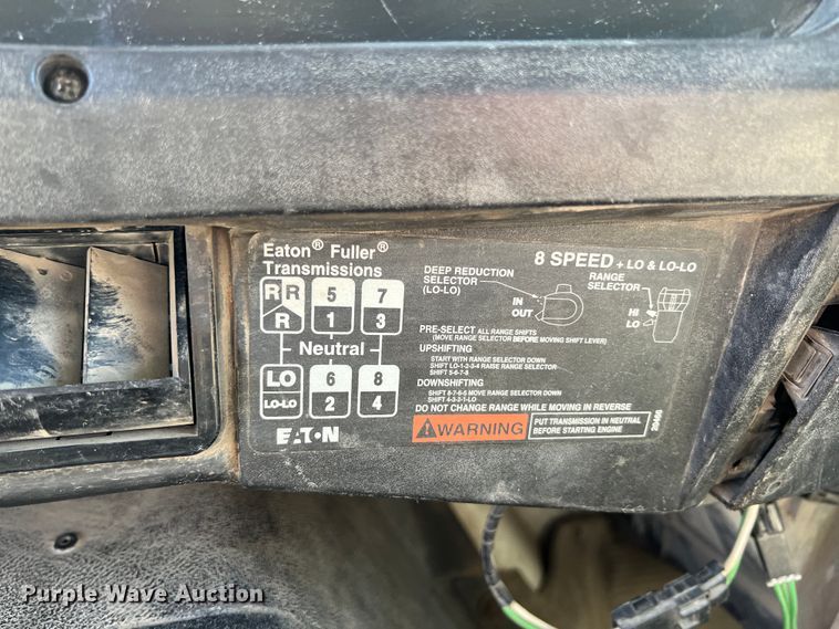 image for item JQ9040 1997 International 4900  dump truck