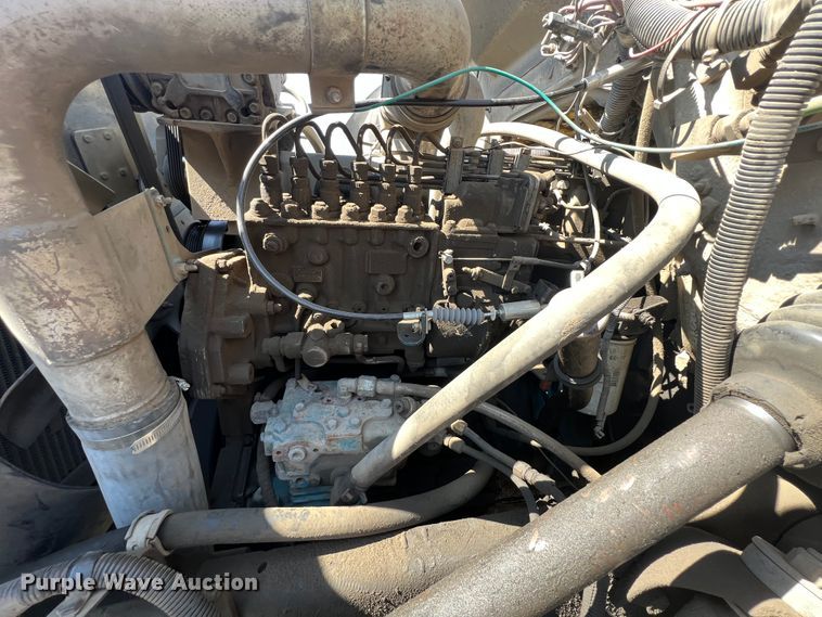 image for item JQ9040 1997 International 4900  dump truck