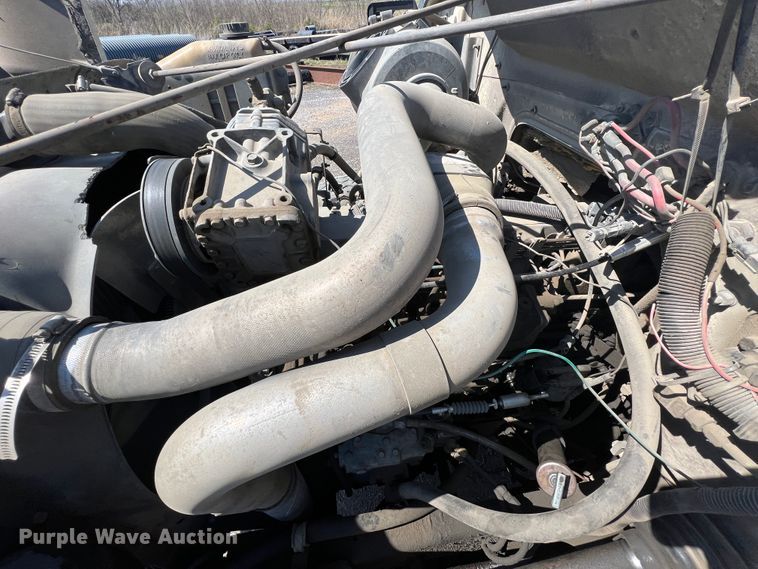 image for item JQ9040 1997 International 4900  dump truck