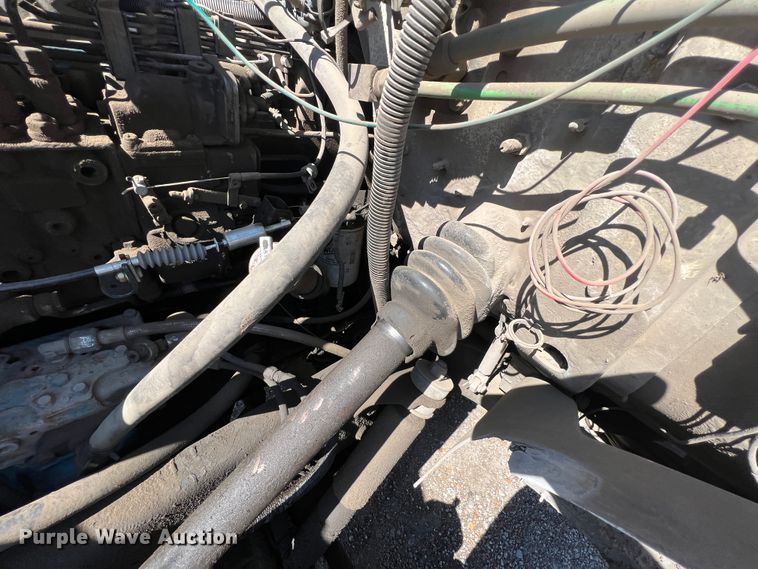 image for item JQ9040 1997 International 4900  dump truck