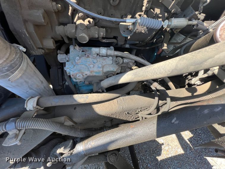 image for item JQ9040 1997 International 4900  dump truck