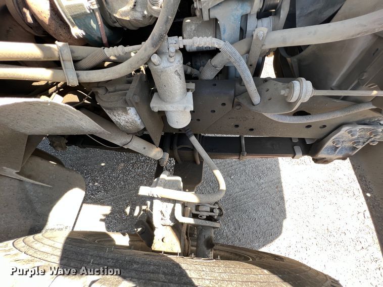 image for item JQ9040 1997 International 4900  dump truck