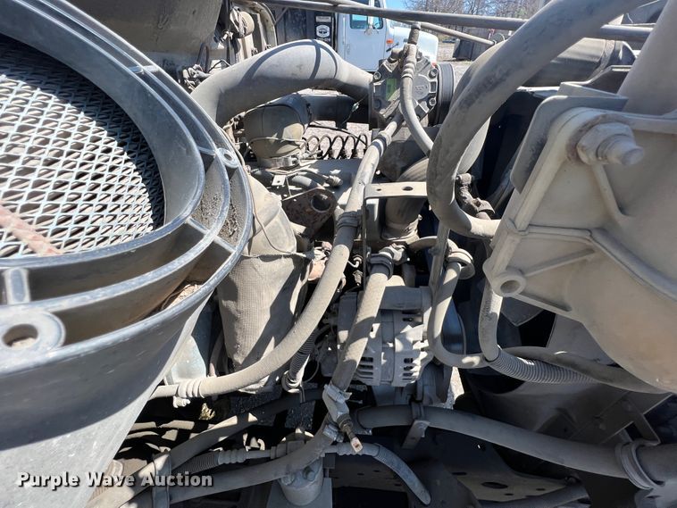 image for item JQ9040 1997 International 4900  dump truck