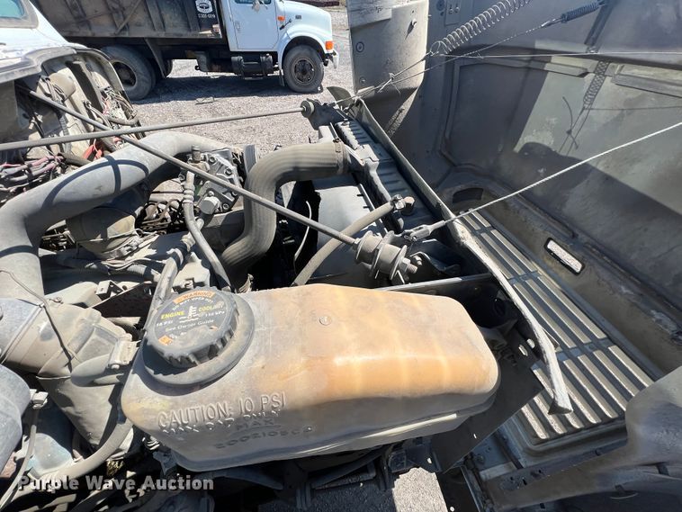 image for item JQ9040 1997 International 4900  dump truck