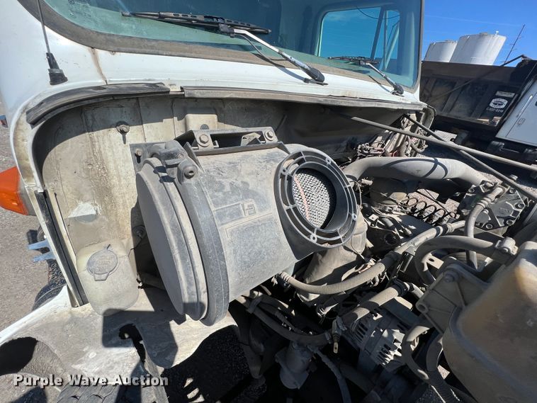 image for item JQ9040 1997 International 4900  dump truck