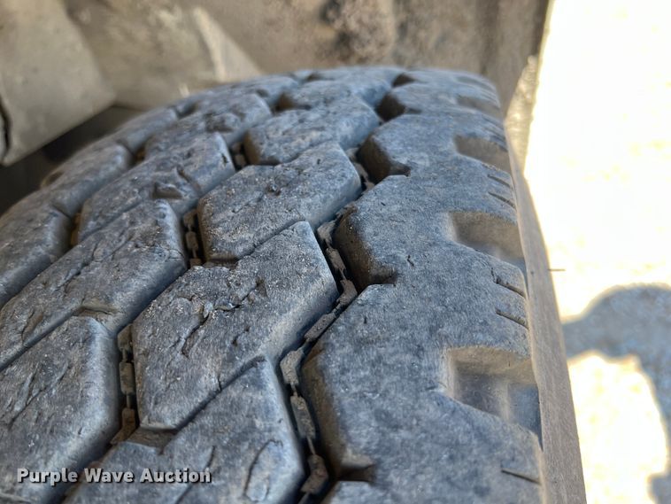 image for item JQ9040 1997 International 4900  dump truck