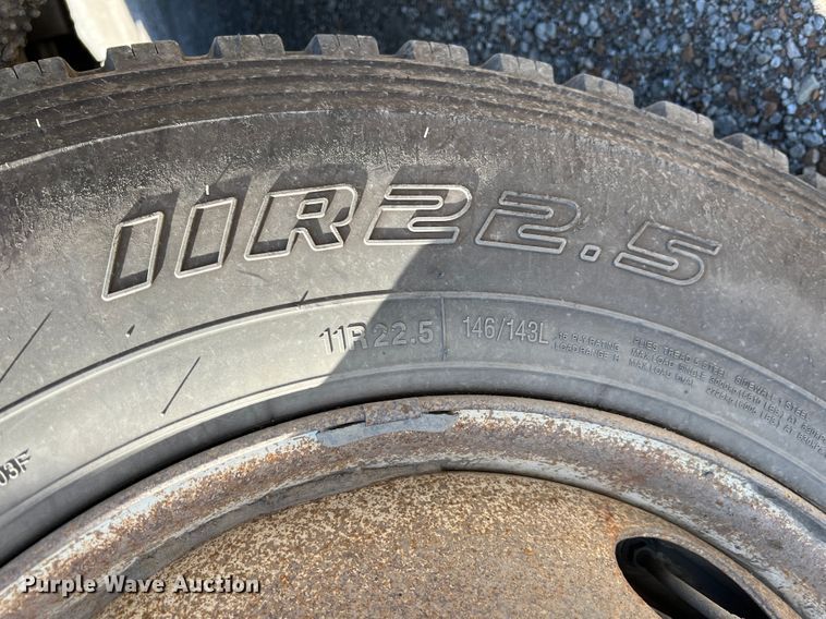 image for item JQ9040 1997 International 4900  dump truck