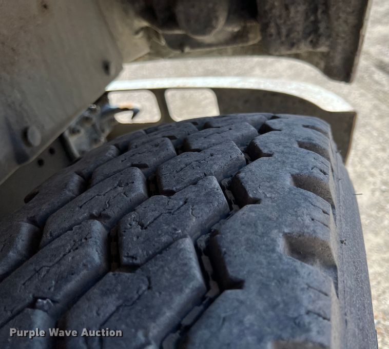 image for item JQ9040 1997 International 4900  dump truck