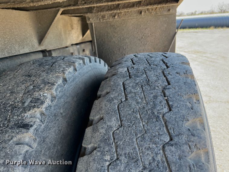 image for item JQ9040 1997 International 4900  dump truck