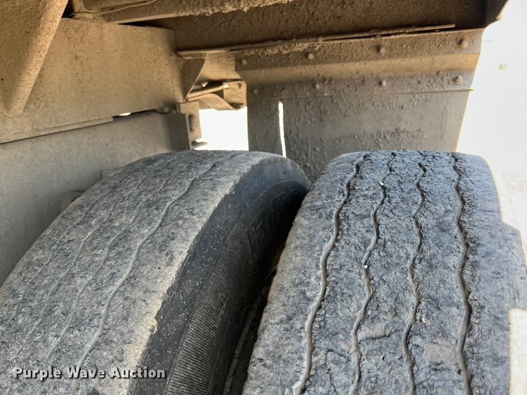 image for item JQ9040 1997 International 4900  dump truck