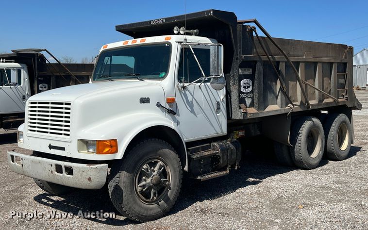 image for item JQ9041 1995 International 4900  dump truck