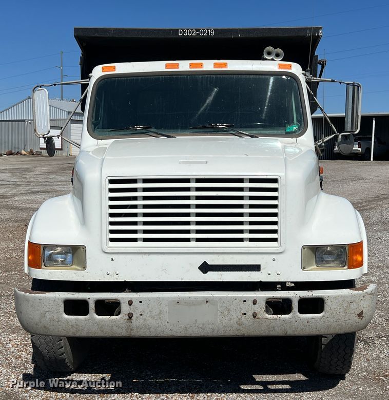 image for item JQ9041 1995 International 4900  dump truck