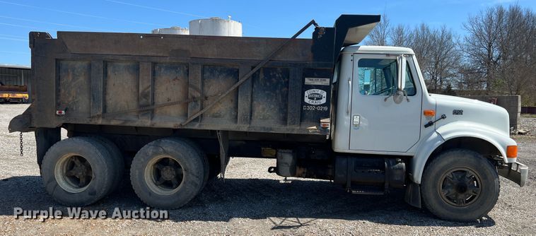 image for item JQ9041 1995 International 4900  dump truck