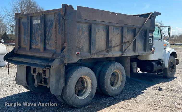 image for item JQ9041 1995 International 4900  dump truck