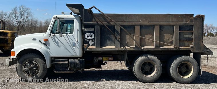 image for item JQ9041 1995 International 4900  dump truck