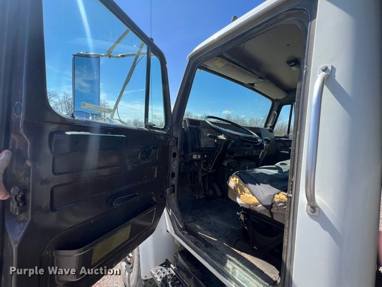 image for item JQ9041 1995 International 4900  dump truck