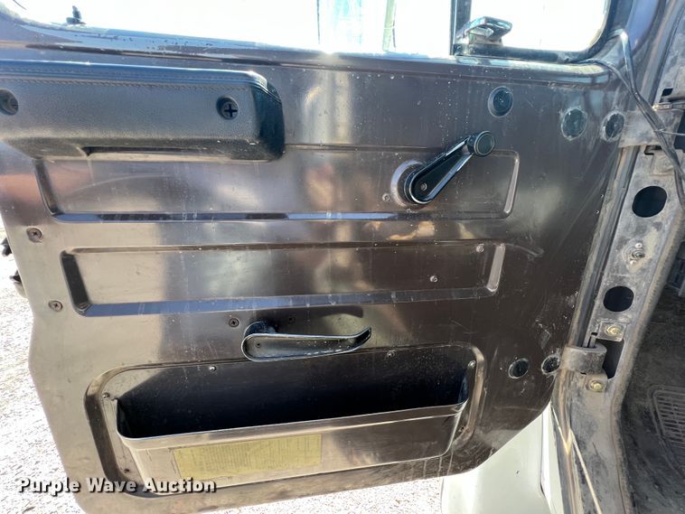 image for item JQ9041 1995 International 4900  dump truck