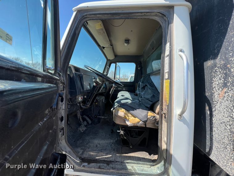 image for item JQ9041 1995 International 4900  dump truck