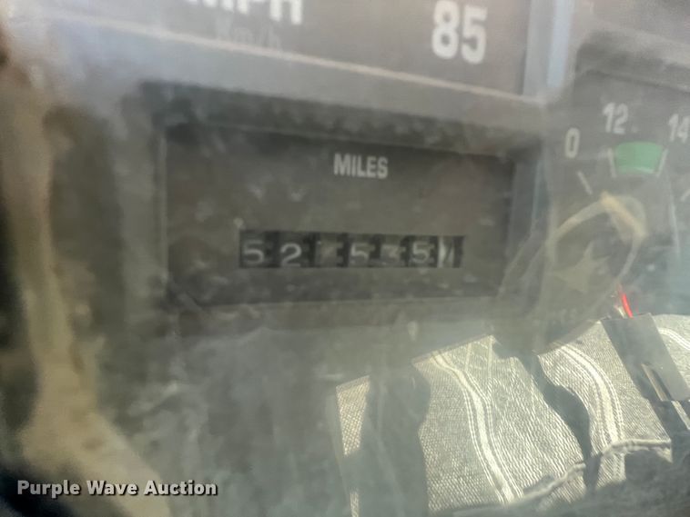 image for item JQ9041 1995 International 4900  dump truck