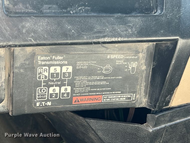 image for item JQ9041 1995 International 4900  dump truck