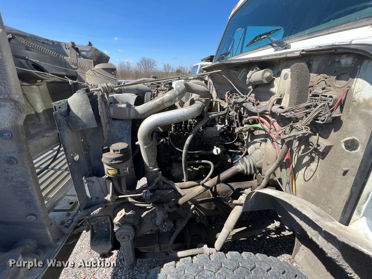 image for item JQ9041 1995 International 4900  dump truck