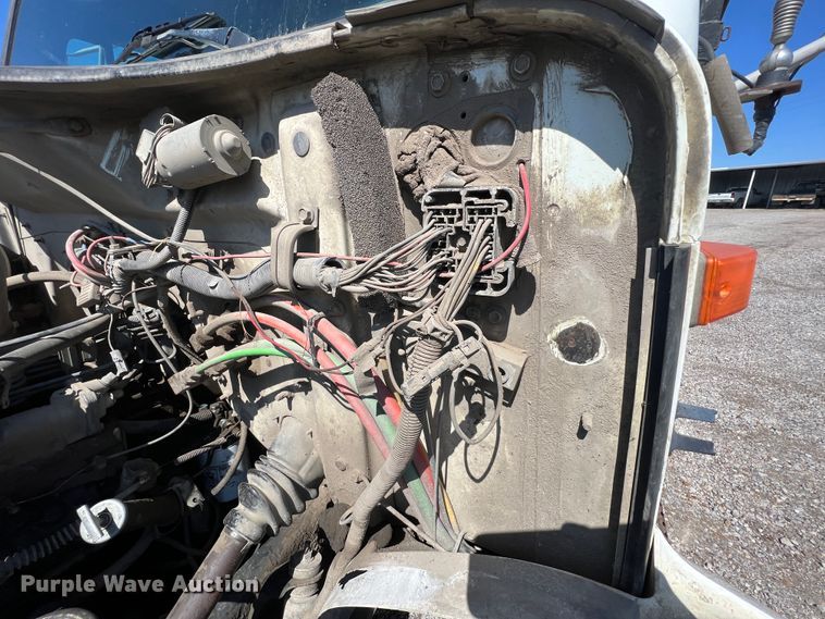 image for item JQ9041 1995 International 4900  dump truck