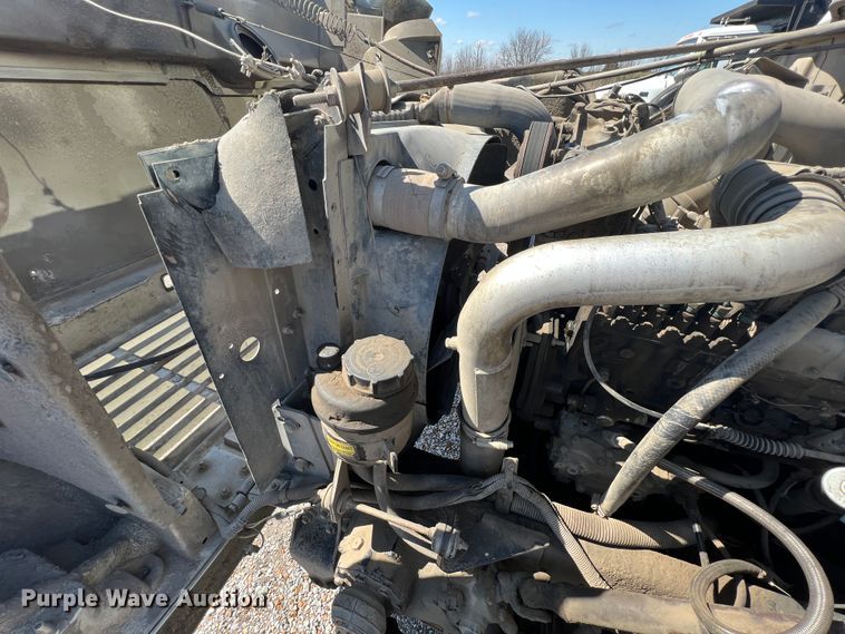 image for item JQ9041 1995 International 4900  dump truck