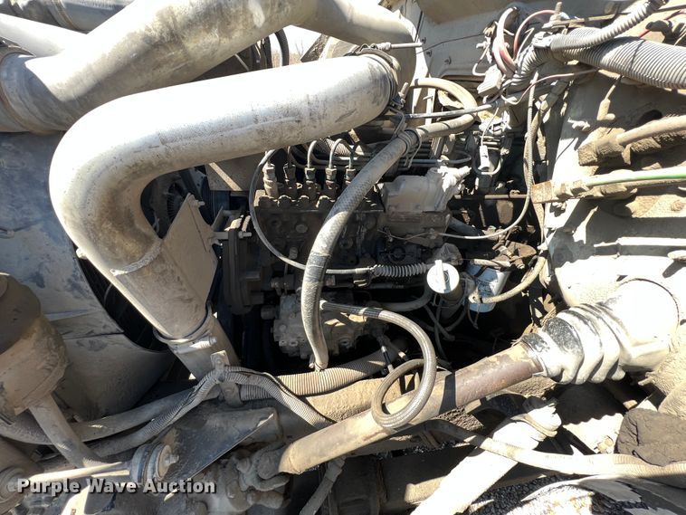 image for item JQ9041 1995 International 4900  dump truck