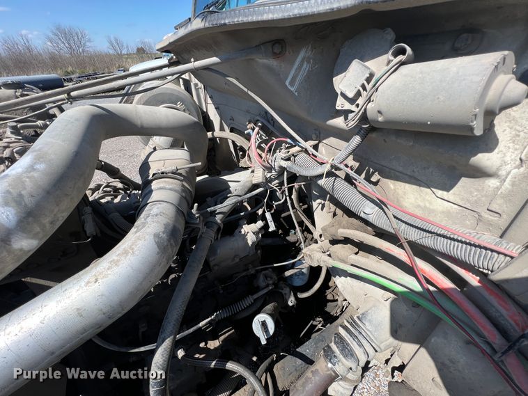 image for item JQ9041 1995 International 4900  dump truck