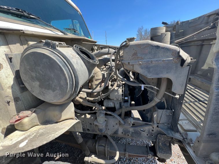 image for item JQ9041 1995 International 4900  dump truck