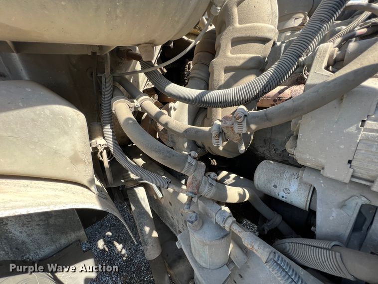 image for item JQ9041 1995 International 4900  dump truck