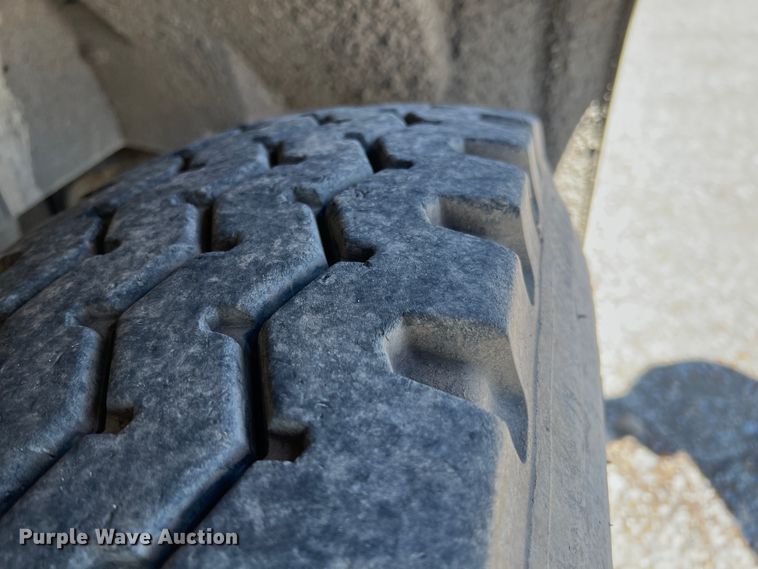 image for item JQ9041 1995 International 4900  dump truck