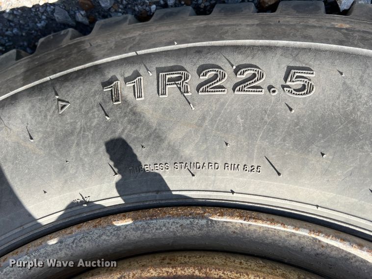 image for item JQ9041 1995 International 4900  dump truck