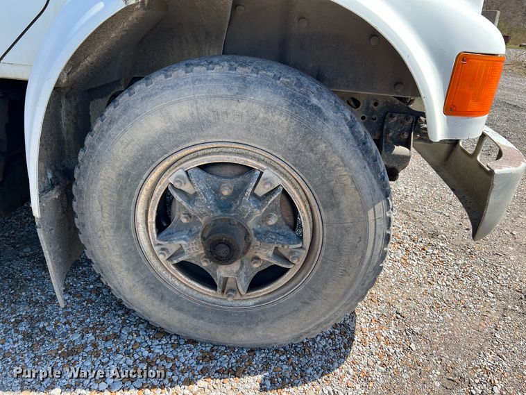 image for item JQ9041 1995 International 4900  dump truck