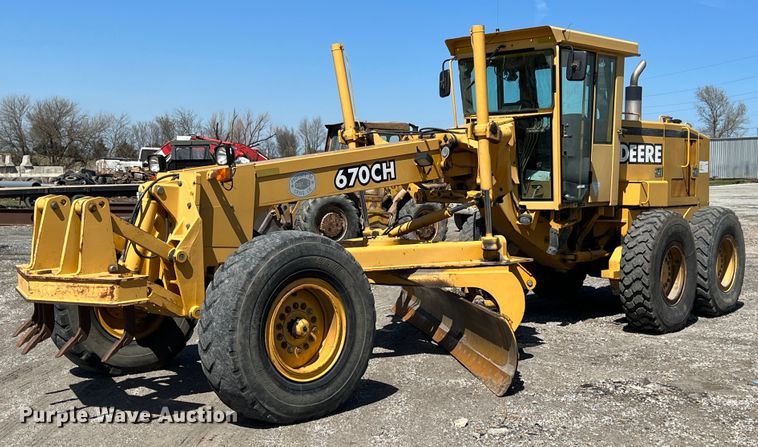 image for item JQ9042 2001 John Deere 670CH  motor grader