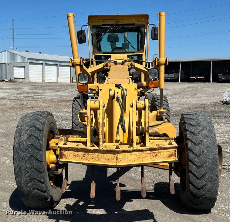 image for item JQ9042 2001 John Deere 670CH  motor grader