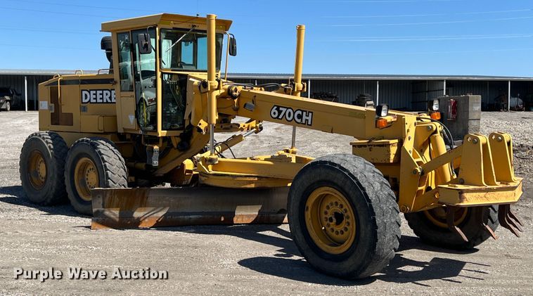 image for item JQ9042 2001 John Deere 670CH  motor grader