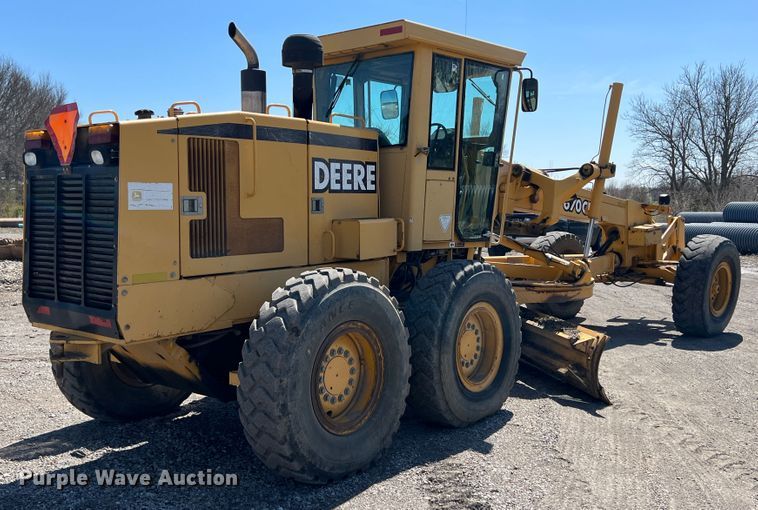 image for item JQ9042 2001 John Deere 670CH  motor grader