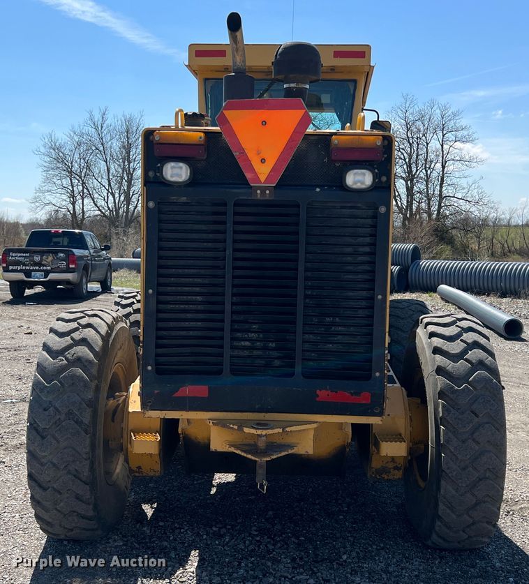 image for item JQ9042 2001 John Deere 670CH  motor grader