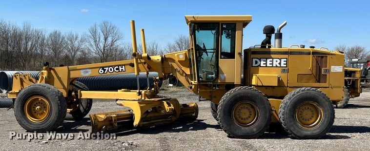 image for item JQ9042 2001 John Deere 670CH  motor grader