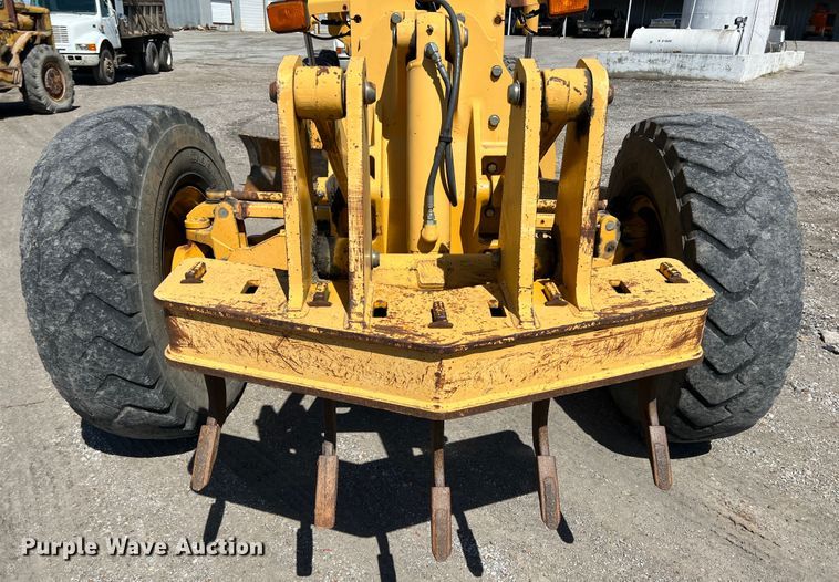 image for item JQ9042 2001 John Deere 670CH  motor grader