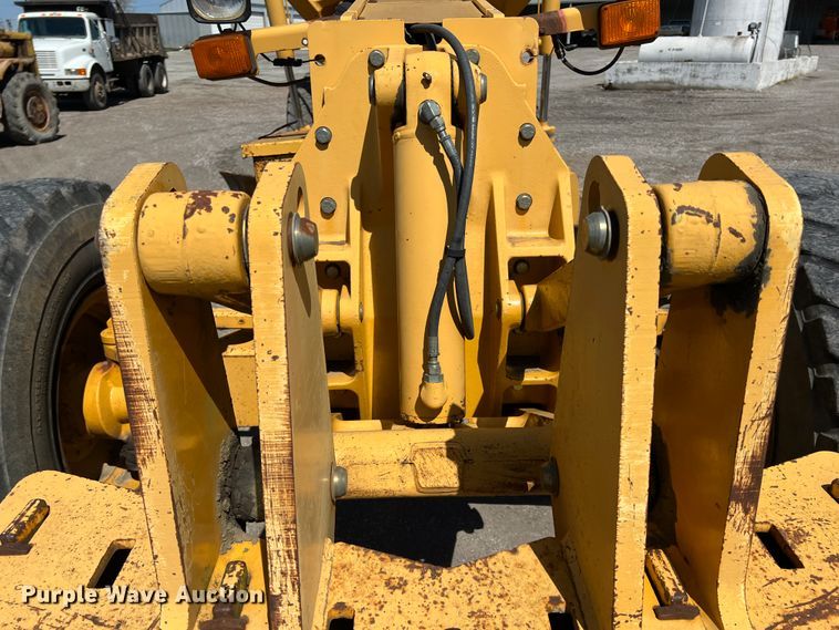 image for item JQ9042 2001 John Deere 670CH  motor grader