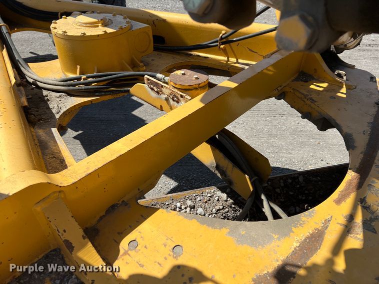 image for item JQ9042 2001 John Deere 670CH  motor grader