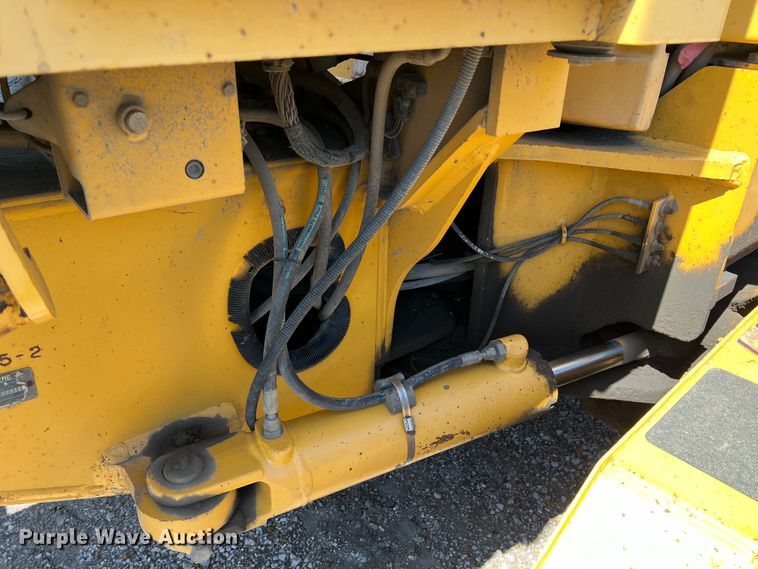 image for item JQ9042 2001 John Deere 670CH  motor grader