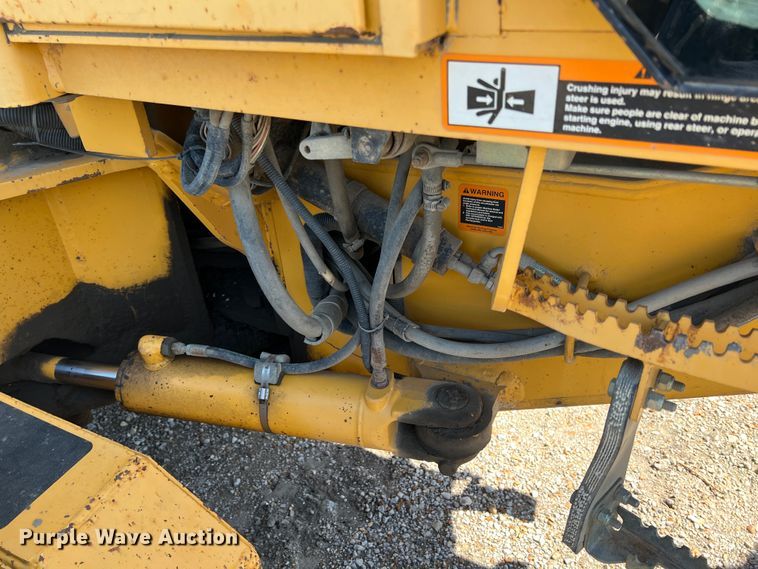 image for item JQ9042 2001 John Deere 670CH  motor grader