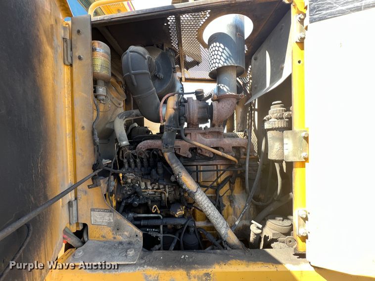 image for item JQ9042 2001 John Deere 670CH  motor grader