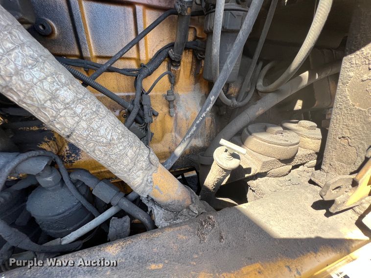 image for item JQ9042 2001 John Deere 670CH  motor grader