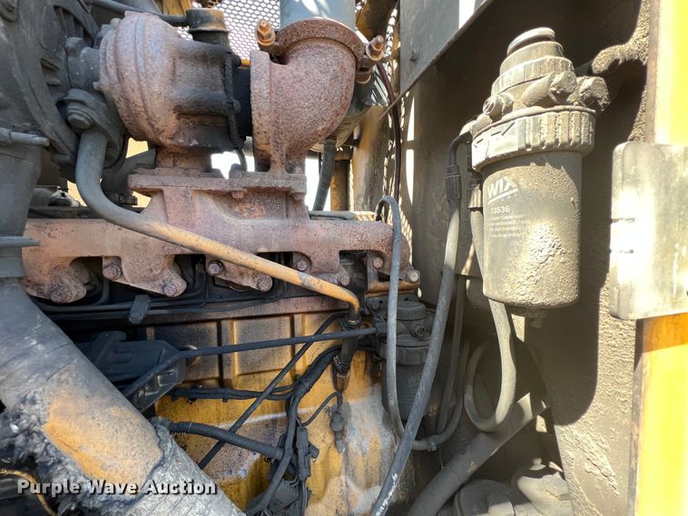 image for item JQ9042 2001 John Deere 670CH  motor grader