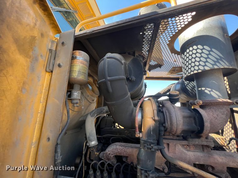 image for item JQ9042 2001 John Deere 670CH  motor grader