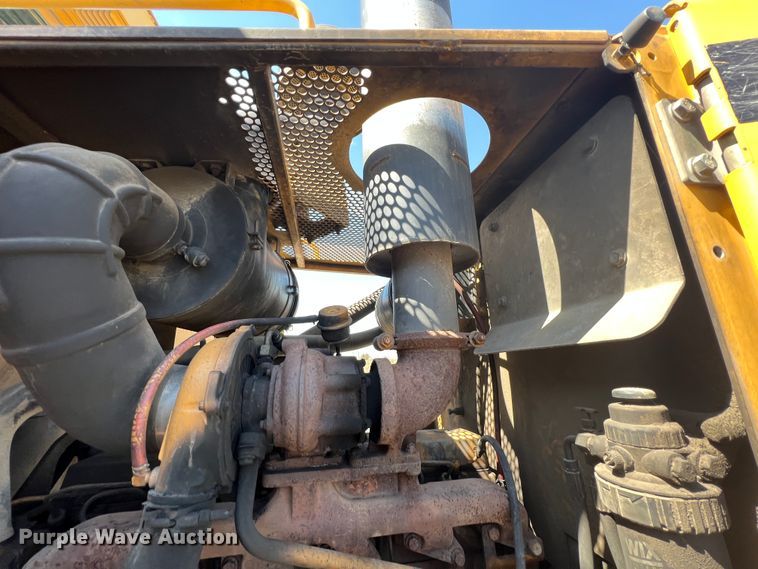 image for item JQ9042 2001 John Deere 670CH  motor grader